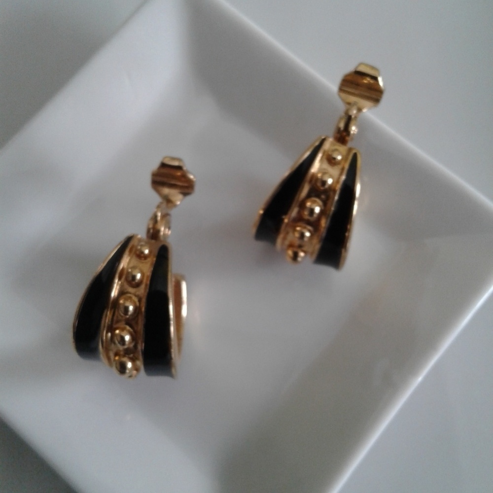 Monet vintage earrings